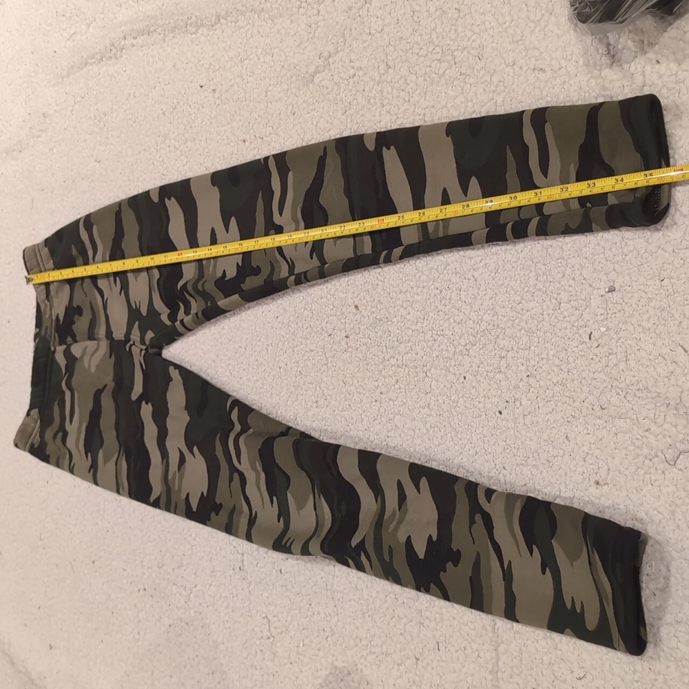 XS: Camouflage Print Leggings